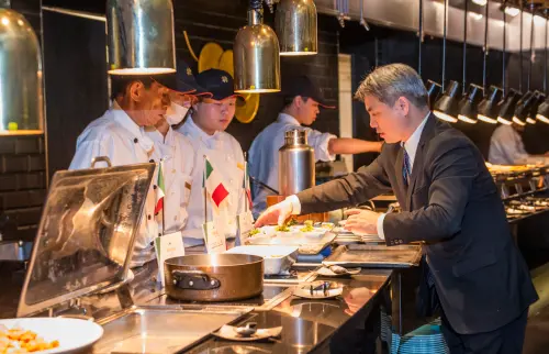 ▲島語2023年開設全台首店時，漢來美食西餐品牌總經理劉子銘早就預測，至少會有兩年都會天天客滿。（圖／漢來美食提供 www.hilai-foods.com）