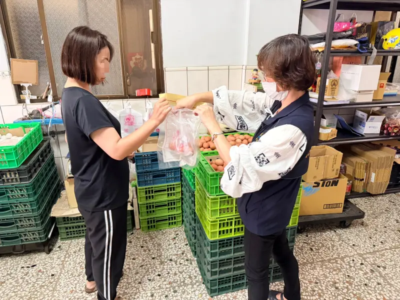    ▲台中市政府在梧棲區龍忠蛋行再度查獲毒蛋，但業者堅稱未偷賣蛋。（圖／台中市政府提供，2025.11.17）  