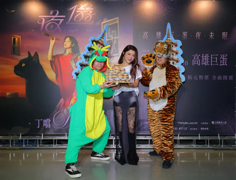 ▲歌手丁噹（中）剛完成2場小巨蛋演唱會，她在慶功宴上表示，因前幾年身體出現警訊，讓她開始積極養生，學中醫針灸，也早睡早起養腎，希望能唱到80歲。（圖／相信音樂提供）