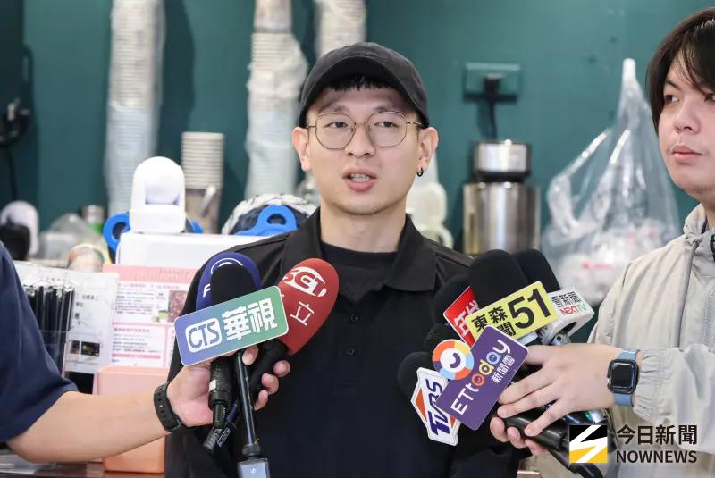    ▲台大地系學生跳出來為了「洗刷招牌」，宣布今天發放300杯手搖飲。（圖／記者朱永強攝，2025.11.17）  
