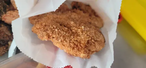 ▲「肥豬大雞排」85元。（圖／肥豬的攤facebook.com/YongHoFatPig）