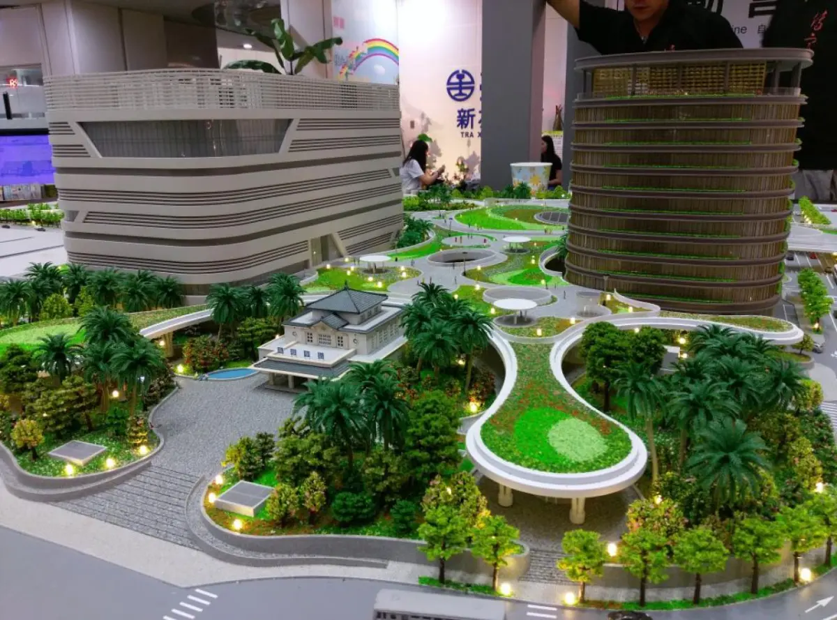 ▲ 針對近日特定媒體及社論，刻意抨擊鳳山車站及高雄車站為「25億便當店」與「天價蚊子商場」。高市府嚴正澄清，高雄車站都更成功招商，鳳山車站權責屬台鐵都。（圖／交通部鐵道局提供）