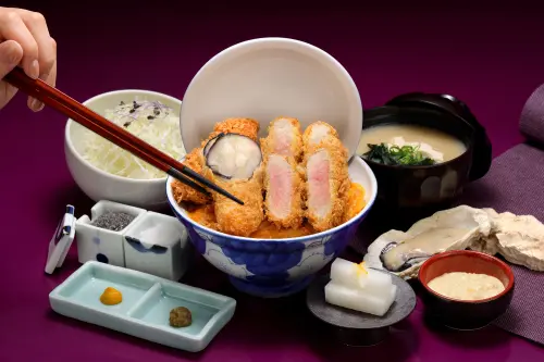 ▲「廣島牡蠣豬排雙響丼飯」450元。（圖／慕里諾國際餐飲集團mulino.tw）