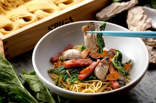 ▲「牡蠣培根菠菜香蒜義大利麵」BEPPIN PASTA 490元／BEPPIN EXPRESS 390元。另有「酥炸牡蠣野菇青醬義大利麵」450元。（圖／慕里諾國際餐飲集團mulino.tw）