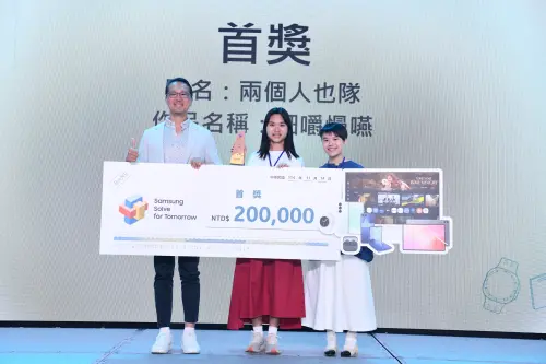 ▲本屆首獎由作品以「細嚼慢嚥」智慧餐具從眾多提案中脫穎而出，一舉抱回20萬元獎金及價值15萬元的三星產品。（圖／記者林柏年攝）