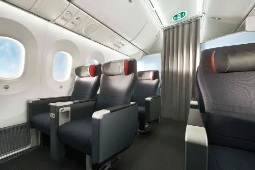 ▲加拿大航空豪華經濟艙提供更寬敞的椅距和優質硬體設備。（圖／加拿大航空aircanada.com）