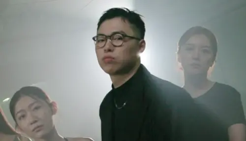 High咖走鐘獎被酸很解！只因領獎拿手機致詞　發文嘆：實力還不足
