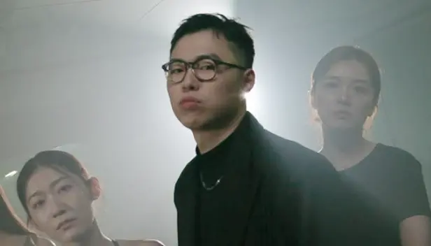 High咖走鐘獎被酸很解！只因領獎拿手機致詞　發文嘆：實力還不足