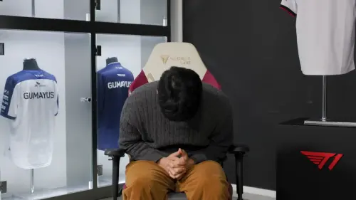 ▲Gumayusi也坦言：「這個消息可能會讓人感到失望，但我仍然是 Gumayusi，所以我希望大家能一直支持我，直到最後」，隨後在鏡頭前低頭鞠躬。（圖／Youtube@T1）