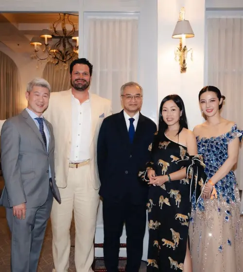 ▲FEI國際馬術總會副會長Jack黃啟芳（左一）與第八分區辦公室主任于長君（右二）於香港出席年度盛典，與各國馬術領袖齊聚交流，象徵亞太馬術布局邁向更深度合作。（圖／STARFiSH 星予國際提供）