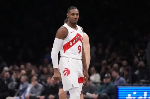 ▲NBA多倫多暴龍18日主場迎戰夏洛特黃蜂，暴龍靠著巴瑞特（R. J. Barrett）在末節的準絕殺，終場以110：108擊敗黃蜂，拿下4連勝。（圖／美聯社／達志影像）