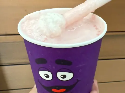 ▲麥當勞「草莓奶昔」圈粉最多人，酸甜風味好誘人。（圖／記者蕭涵云攝）