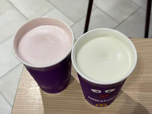 ▲麥當勞奶昔搶先回歸草莓、香草口味，綿密滑順的口感好懷念。（圖／記者蕭涵云攝）