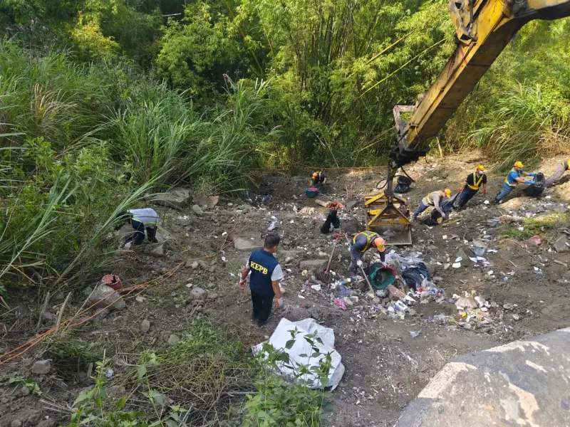 環保局查到了！高雄月世界遭非法倒垃圾　鎖定善化一間清除業者