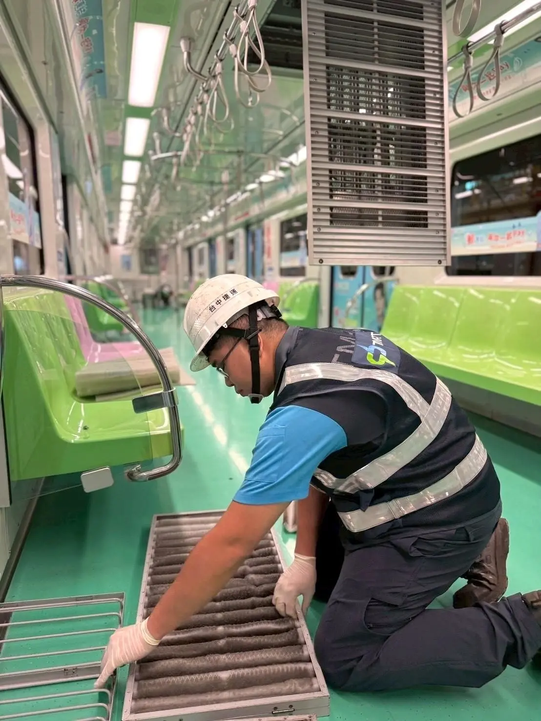 台中捷運濾網「對摺再對摺」守護清新空氣