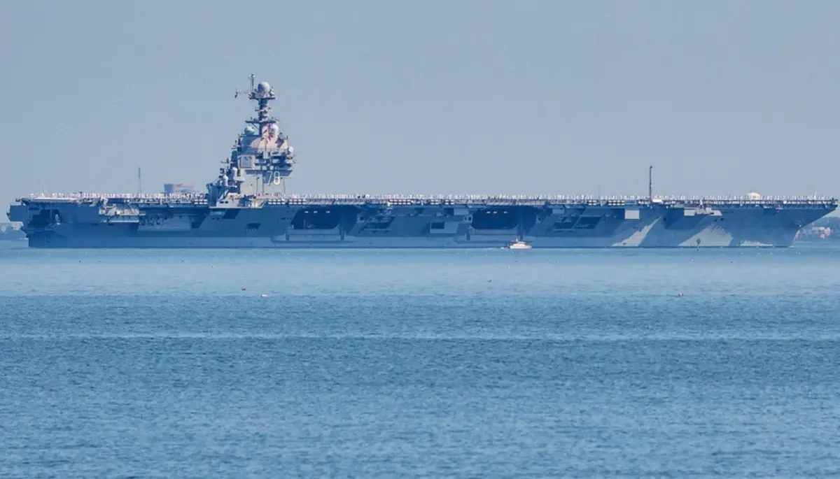 ▲福特號航母打擊群16日已駛入加勒比海，加入美國以打擊犯罪、緝毒為由，對委內瑞拉加強軍事施壓的行列。（圖／美聯社／達志影像）