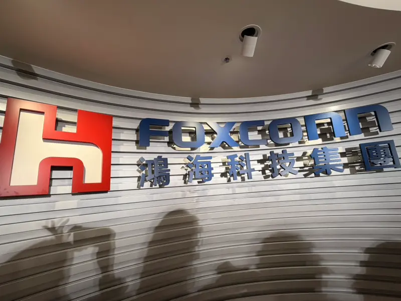 ▲鴻海與Alphabet旗下的機器人技術公司Intrinsic宣布雙方成立合資企業，共同實現未來AI智慧工廠的願景。（圖╱記者林汪靜攝）