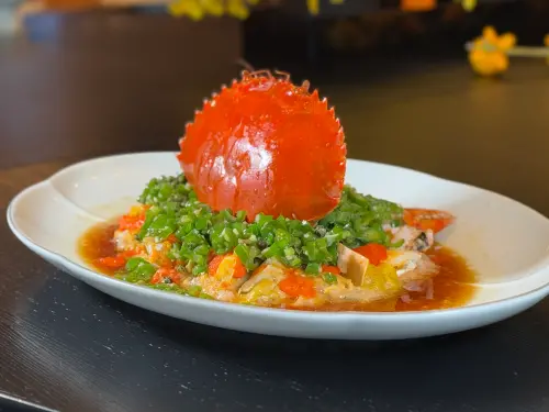 ▲「青辣汁肉餅蒸膏蟹」相當重口味，又好下飯。（圖／記者葉盛耀攝）