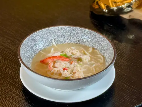 ▲「松葉蟹肉麵」有著風雅的滋味，湯頭醇厚。（圖／記者葉盛耀攝）