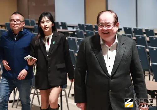 台版水門案？李乾龍車遭裝追蹤器　黃暐瀚喊話：深喉嚨該公開真相