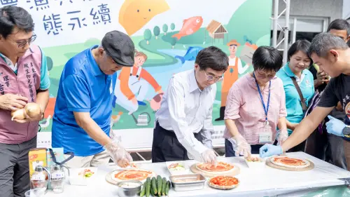 ▲披薩DIY體驗活動使用光合菌農友所栽種的優質作物。（圖／翻攝畫面）