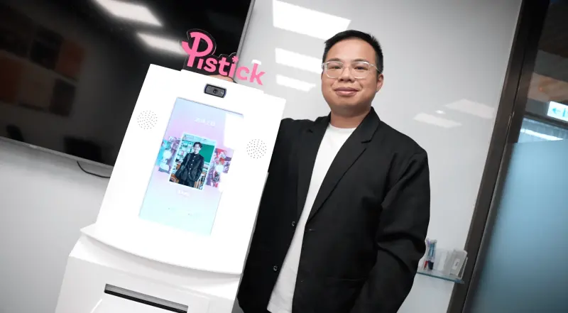 跨世代／AI拍貼機打造侏羅紀場景　現身東京展櫻花妹搶拍　