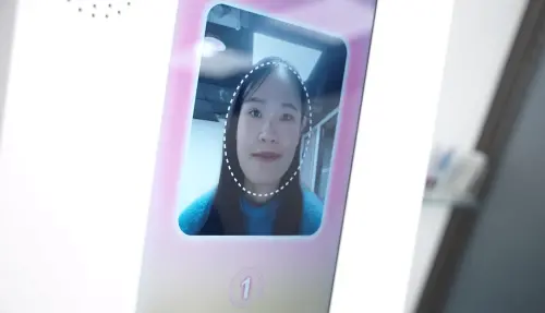 ▲AI拍貼機1分鐘可生成照片。（圖／記者王郁勳攝）