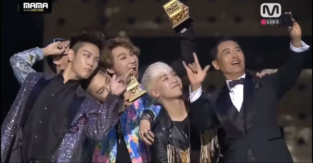 ▲周潤發（右）10年前就參加過MAMA，還跟BIGBANG、PSY合跳〈江南Style〉，畫面超經典。（圖／翻攝Mnet YouTune）