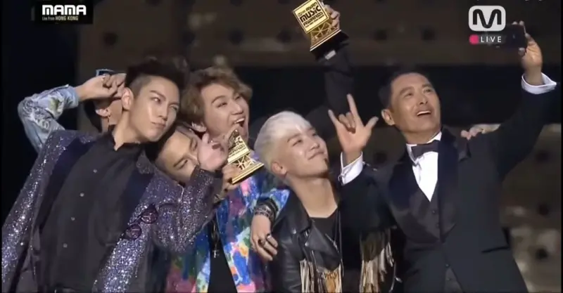 ▲周潤發（右）10年前就參加過MAMA，還跟BIGBANG、PSY合跳〈江南Style〉，畫面超經典。（圖／翻攝Mnet YouTune）