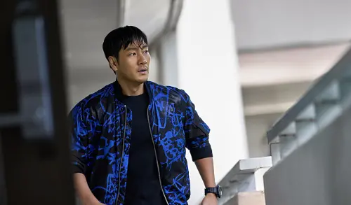 ▲朴海秀（如圖）近年來的作品都以反派角色居多，這回在《巨洪》中飾演安保人員，翻轉以往形象。（圖／Netflix）