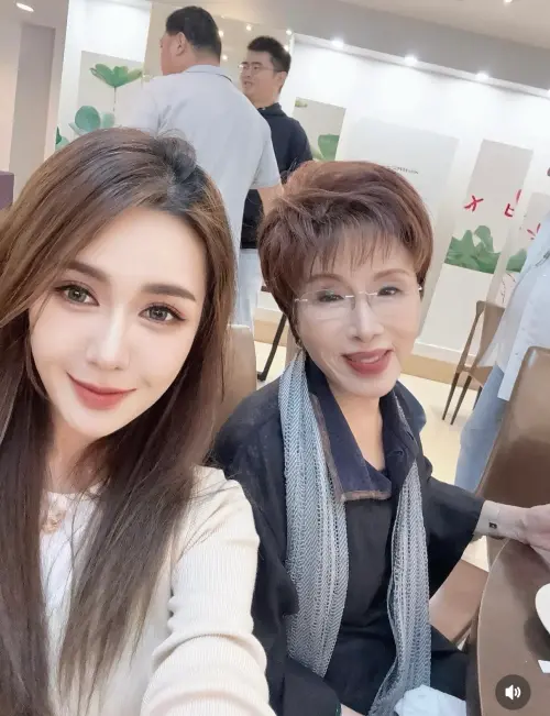 ▲譏高市早苗像「車力巨人」惹眾怒！女模遭起底是國民黨員。（圖／翻攝自Instagram @akina_li）