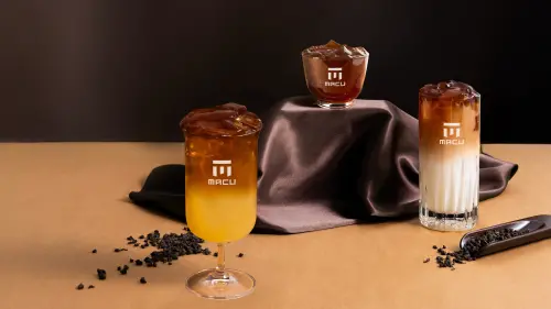 ▲麻古茶坊以紅萱茶香為靈感，推出全新配料「 紅萱粉粿」，同步推出四款推薦飲品。（圖／麻古茶坊提供）