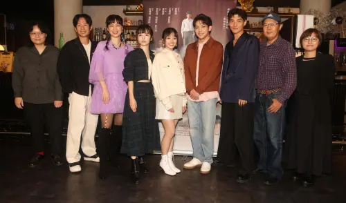 ▲公視人生劇展《晚安，瑪卡龍》記者會（左起）導演黃鈺婷、演員舒偉傑、許乃涵、趙妮綺、許莉廷、林毓家、呂慕堯、導演王傳宗、製作人許菀倩。（圖／公視提供）