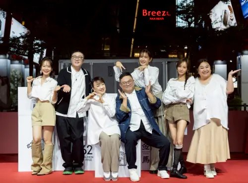 ▲孫淑媚（左起）、編劇呂安弦（左起）、翁倩玉、導演林孝謙、安心亞、陳意涵、鍾欣凌，一起出席《陽光女子合唱團》在金馬影展的首映活動。（圖／金馬執委會提供）