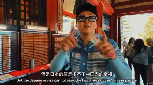 ▲中國一名男網紅在東京淺草寺「投冥紙求籤」，引發許多網友批評。（圖／翻攝自Ｘ）