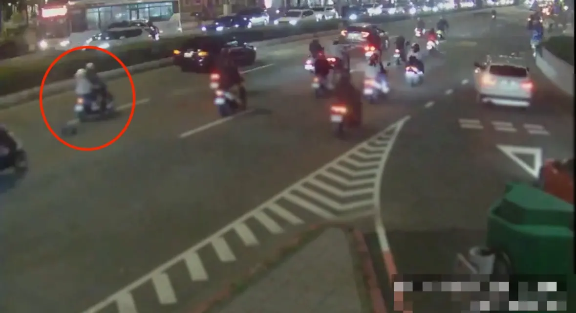 寶可夢卡牌騎車落地被撿走！他超狂背景起底「曾獲金氏世界紀錄」