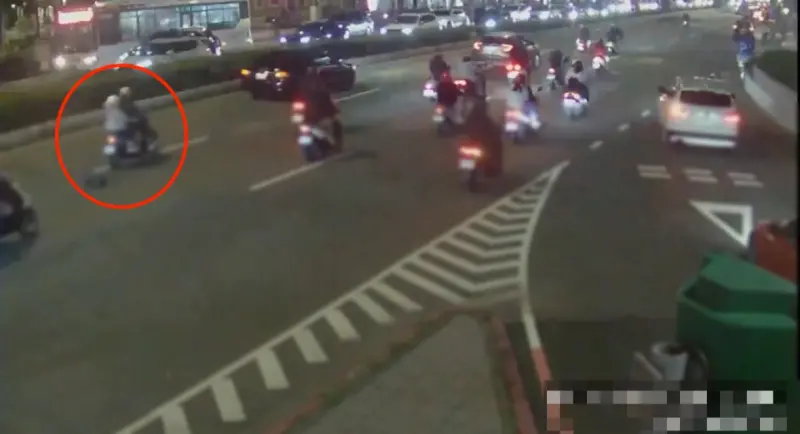 寶可夢卡牌騎車落地被撿走！他超狂背景起底「曾獲金氏世界紀錄」