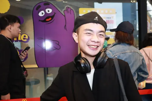 ▲26歲鄭先生昨天看錯時間，今天只好再來一次。（圖／記者吳翊緁攝）