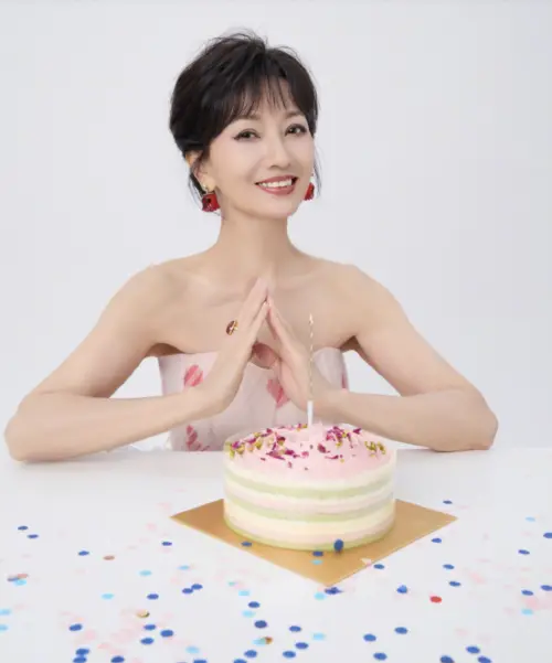 ▲趙雅芝歡度71歲生日，粉絲稱讚她的美貌一如往昔，氣質仍然優雅。（圖／摘自趙雅芝微博）　