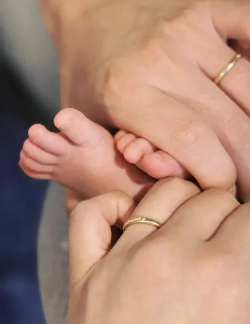 ▲劉品言曬出女兒的小腳。（圖／翻攝自IG@esther88）