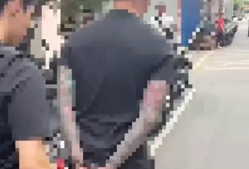 ▲扛一家五口家計！黑道洗車場「逼簽本票、斷手筋」拖身障全家痛毆。（圖／翻攝畫面）