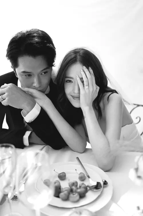 ▲許瑋甯甜牽邱澤，兩人將在10天後辦婚宴。（圖／夏朵行銷提供）