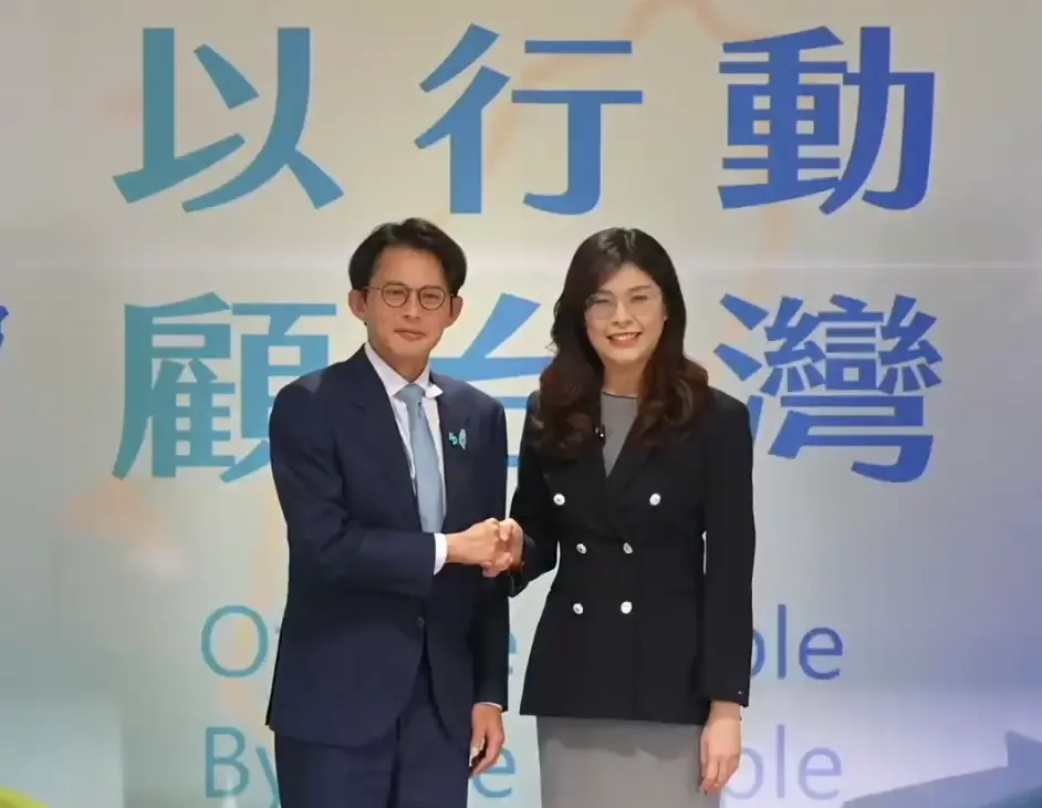 和鄭麗文相見！驚見黃國昌身上「1別針」 雙方服裝藏巧思