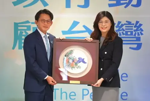 名家論壇》賈程年／「鄭黃會」政治煙火　熱鬧有餘、實質不足
