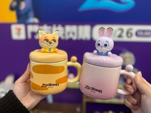 ▲限量動物方城市系列立體公仔馬克杯（共2款），售價399元。（圖／記者鍾怡婷攝）