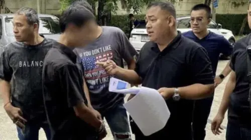 曼谷青年裝外送員持假槍搶加油站　深夜搶6千泰銖遭逮捕
