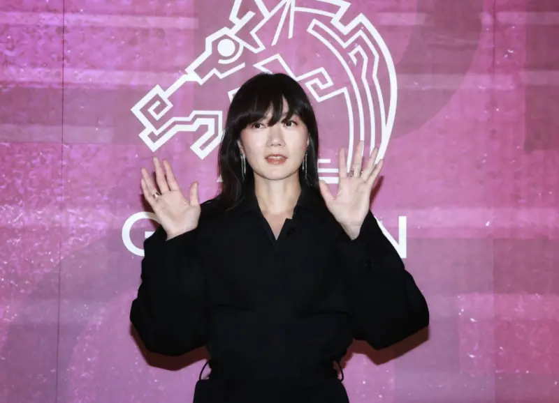 ▲韓國大牌女星裴斗娜首度來台，出席金馬影展活動，很驚訝被台灣的麵店老闆認出。她提到曾很敬畏金馬執委會主席李屏賓，兩人曾合作《空氣人形》，在演戲之外考慮跨足寫作。（圖／記者吳翊緁攝）