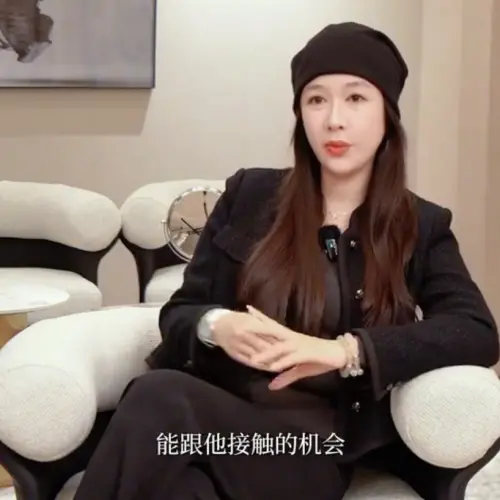 ▲Amy姐當年被外傳是「名媛培訓班」的講師。（圖／翻攝自微博@哆啦Amy姐）