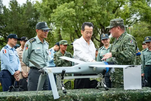 ALTIUS-600M無人機首亮相！顧立雄親視導：盼發揮不對稱作戰優勢
