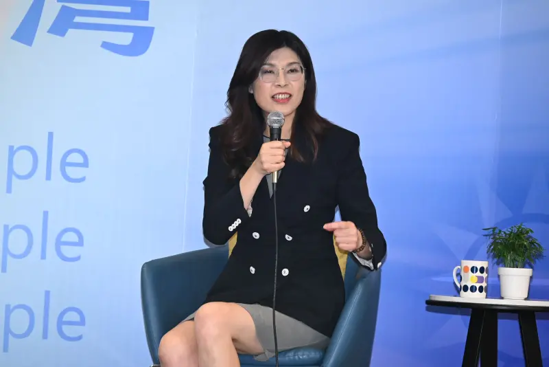 ▲國民黨主席鄭麗文19日與民眾黨主席黃國昌會面，鄭麗文說，藍白合作將重建台灣民主。（圖／2025.11.19，林調遜攝）